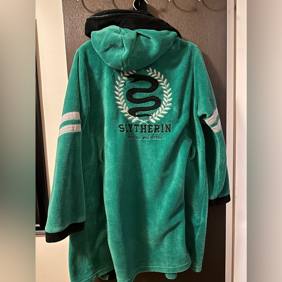 Slytherin Fabric Robe with Tie - Picture 6 of 6